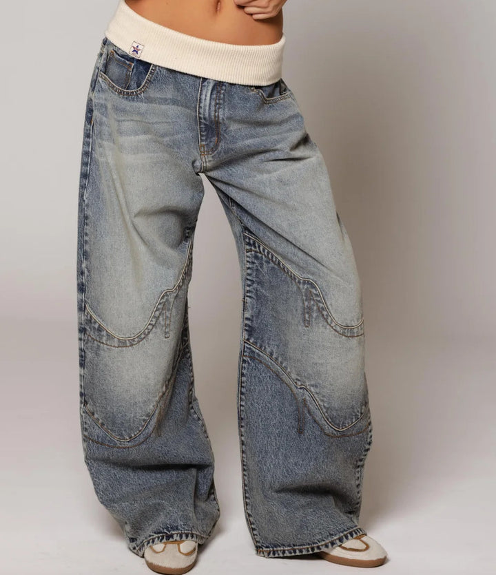 Löst sittande jeans med raka ben och fickor – streetstil