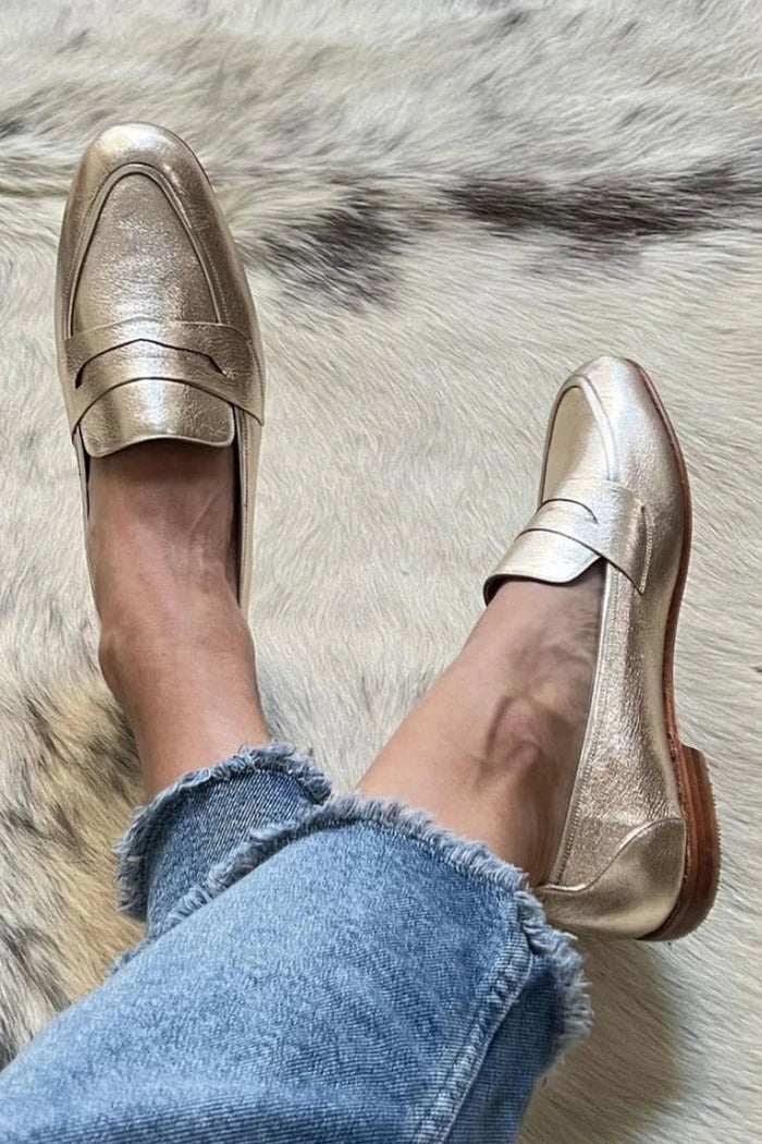 Glänsande Loafers med Metallisk Yta