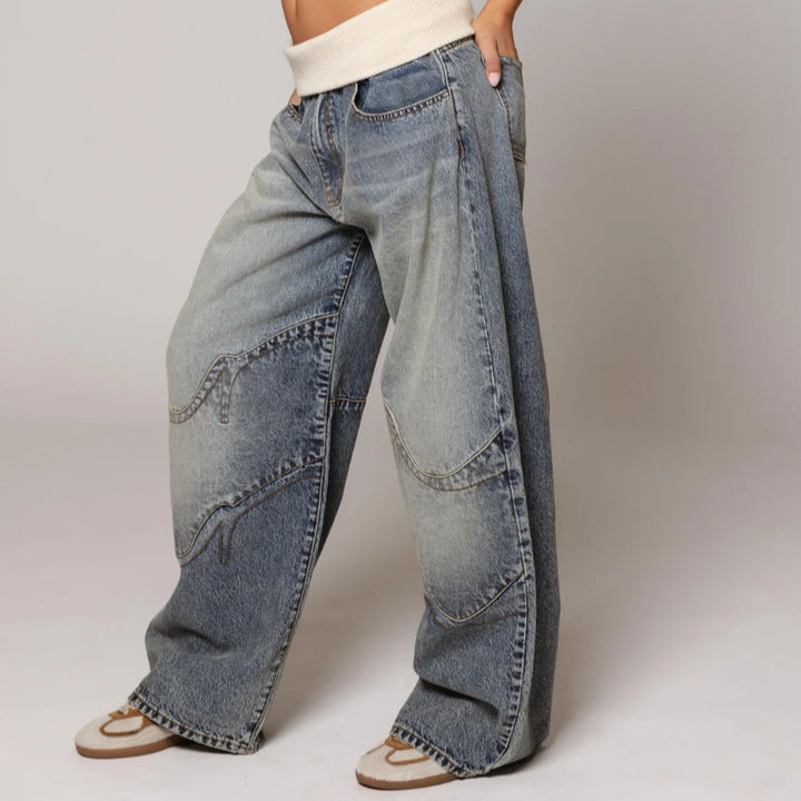 Löst sittande jeans med raka ben och fickor – streetstil