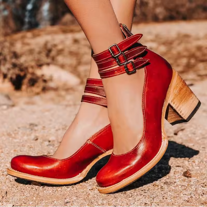 Vintageinspirerade Pumps med Ankelrem och Blockklack