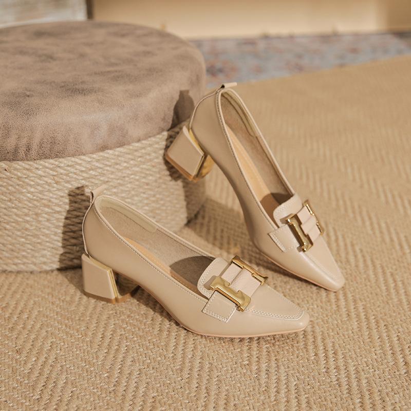 Josefin | Spetsiga Pumps till Kontoret och Kvällen