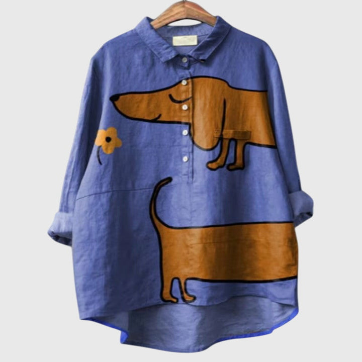 Caroline | Rolig Blus med Hundmotiv