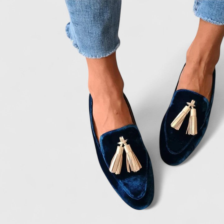 Matilda | Platta Loafers med Tofsar