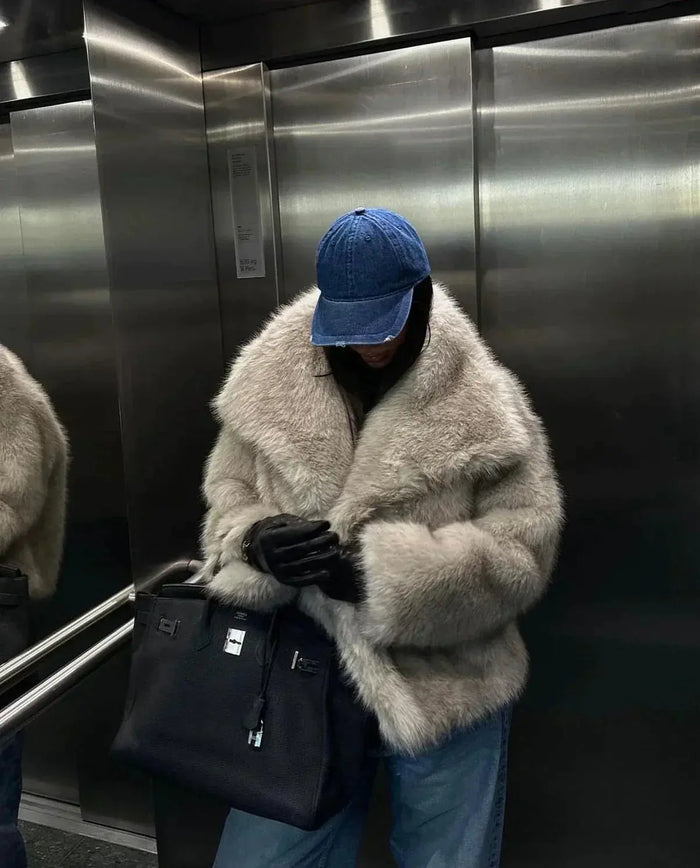 Dam Konstpälsjacka med Fluffig Krage och Öppen Front
